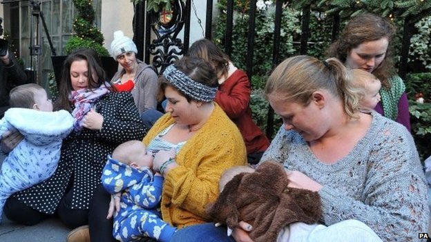 Madres lactantes protestan ante hotel londinense