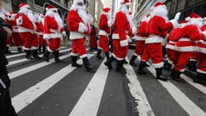 Miles de Santa Claus inundan Nueva York