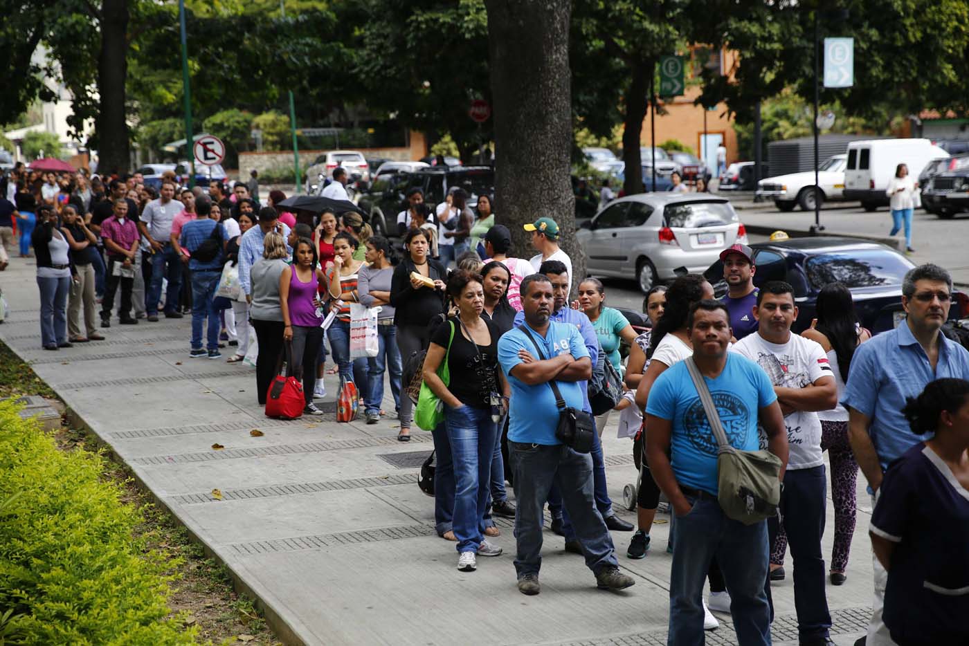 Seis de cada 10 personas en las colas “bachaquean”, según la gobernación del Zulia