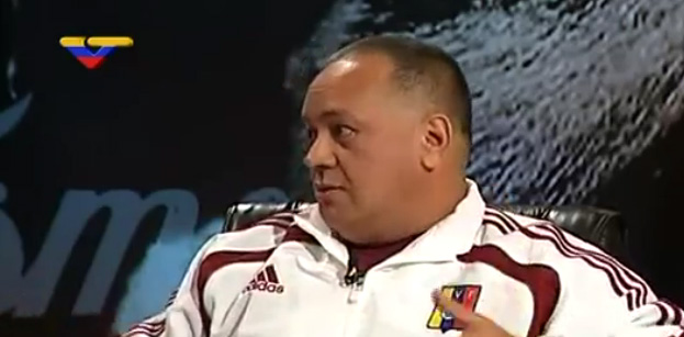 Según Cabello, a Leopoldo le llevan whisky, mientras que a él le llevaban explosivos (video)