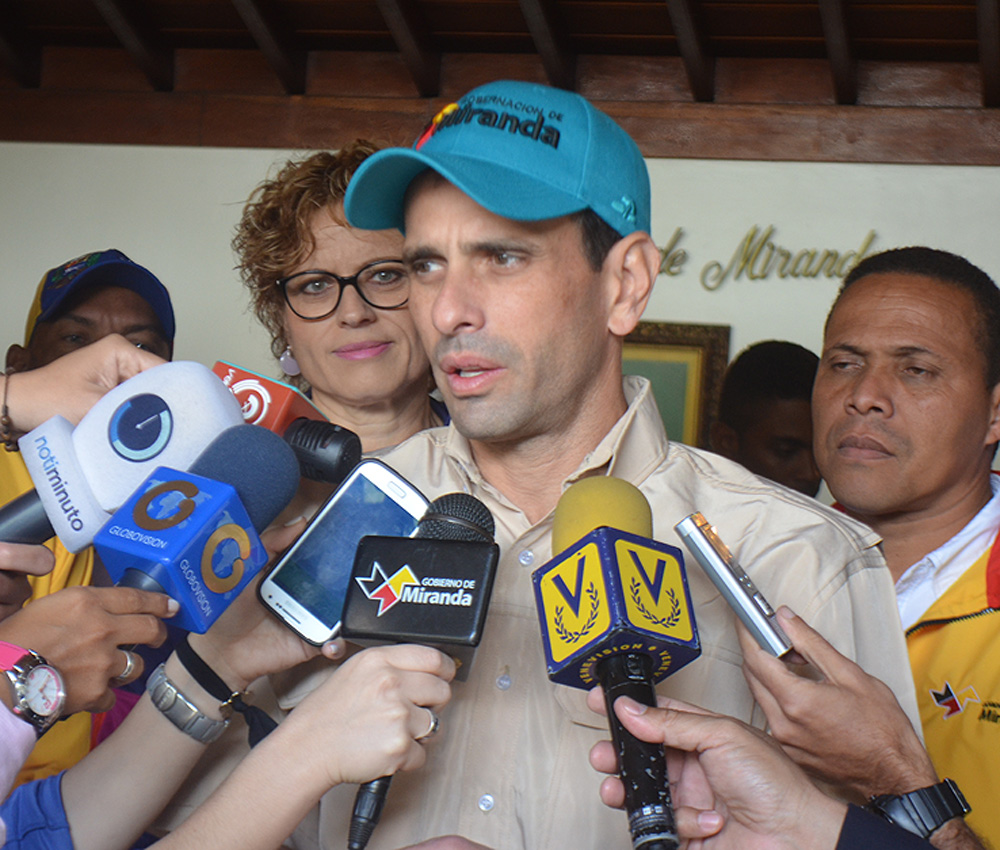 Capriles: Gobierno debe explicar al país por qué no hay cemento
