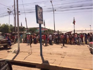 Euromercados colapsan en Maracay porque llegó detergente (Fotos)