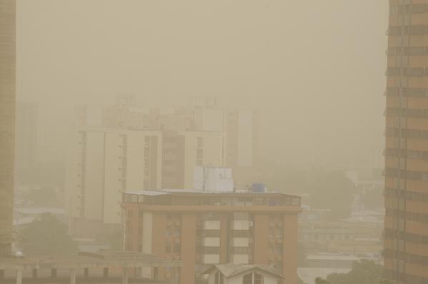 Vientos con arena cubrieron el cielo de Maracaibo (Fotos)