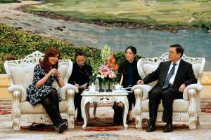 China responde al “aloz y petlóleo” de Cristina Fernández