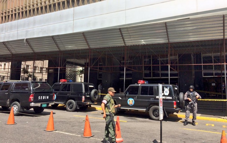 Desalojan el edificio administrativo de la AN (Fotos y video)