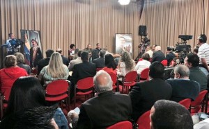 Carlos Osorio sostiene reunión con cadenas de supermercados y empresas de plástico