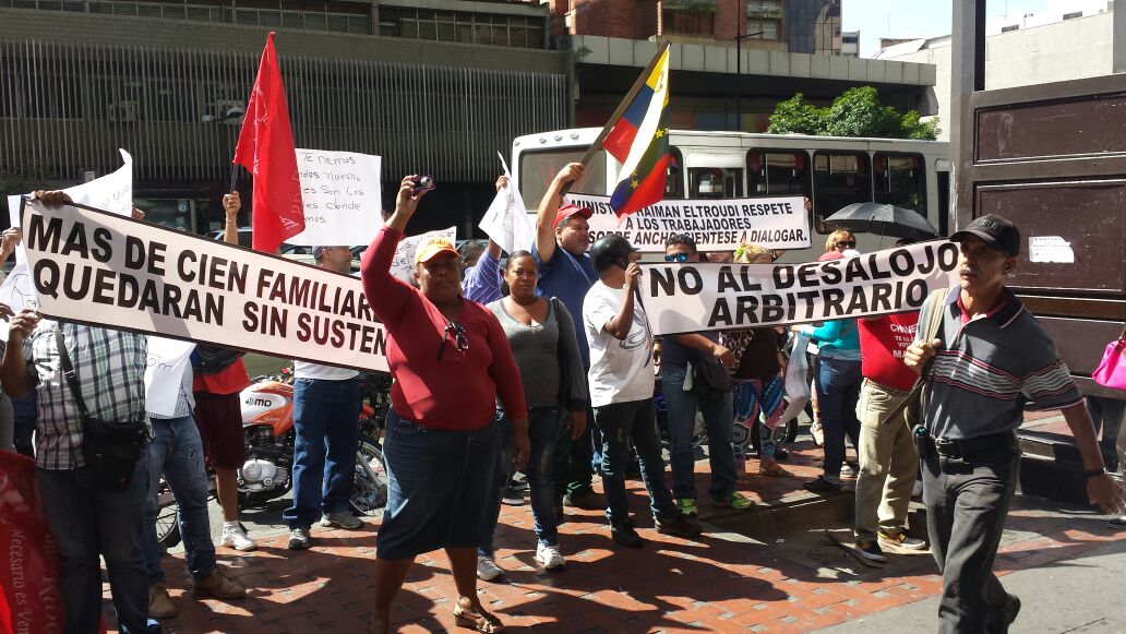 Protesta contra Haiman: “No al desalojo” en el Distribuidor Metropolitano (Fotos)