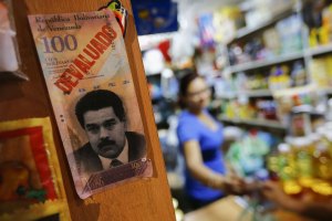 El Bolívar se devalúa 150% en tres meses en ajuste hacia la realidad económica