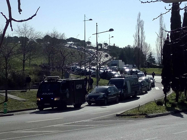 Disparan con rifles Kalashnikov a la policía en Marsella