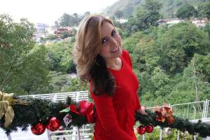 Esta sexy periodista venezolana despide su soltería con un bikinazo matador… ¡Vamo a casarno!