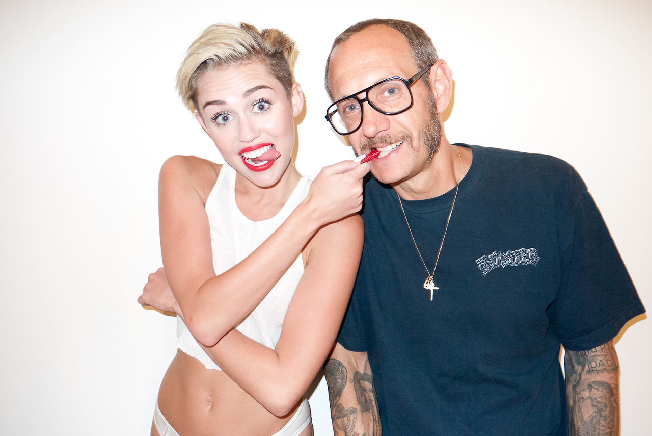 Este fotógrafo abrió de par en par a Miley Cyrus