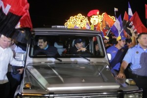 El Mercedes Benz con el que Ortega buscó a Maduro (fotodetalle)