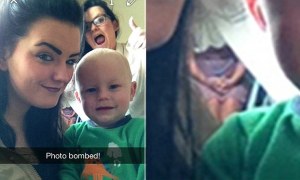 Se tomó una selfie con su sobrino y apareció un fantasma (foto)