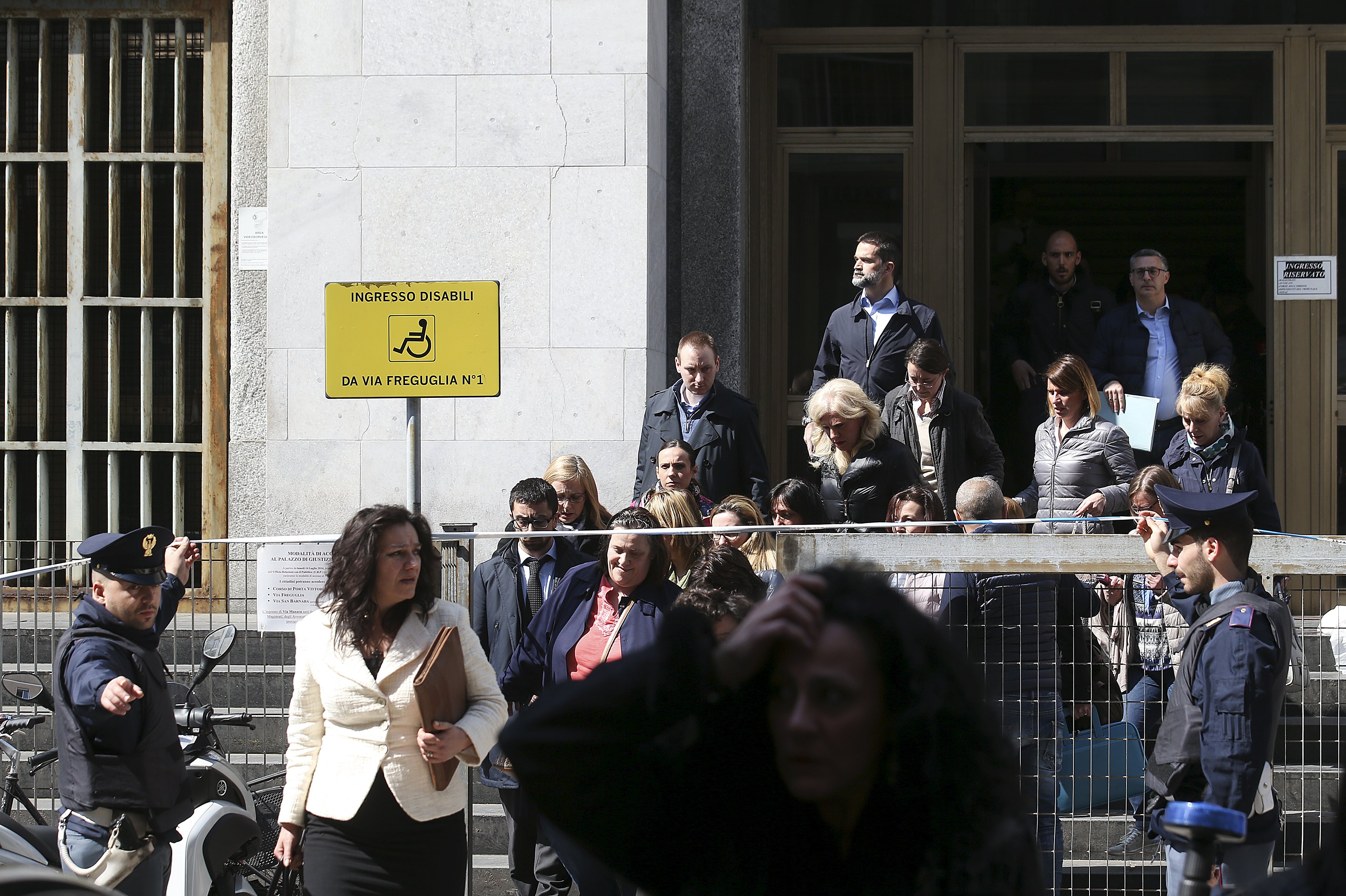 Tres muertos y varios heridos en tiroteo en el Palacio de Justicia de Milán