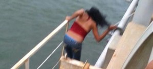 Mujer intentó lanzarse desde el Puente sobre el Lago