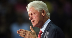 El avión en el que viajaba Bill Clinton debió aterrizar de emergencia en Tanzania