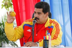 A Maduro le dolerían (y le duelen) los “patillazos” (Video)
