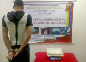 Atrapan a pasajero y un policía aeroportuario con faja reductora llena de cocaína en Maiquetía