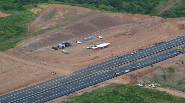 Muere obrero al caer en pendiente en la autopista Cimarrón Andresote