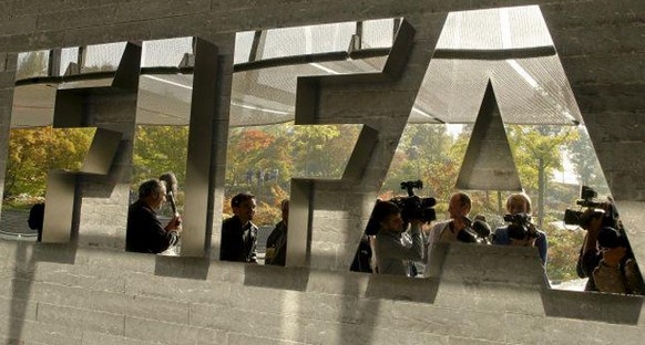 FIFA reconoce transferencia 10 millones dólares, pero niega implicación de Valcke