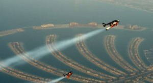 ¡Alucinante! Dos hombres vuelan sobre Dubai con mochila cohete (Video)