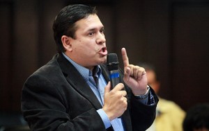 Abelardo Díaz: Salario de los venezolanos debe pagarse en dólares