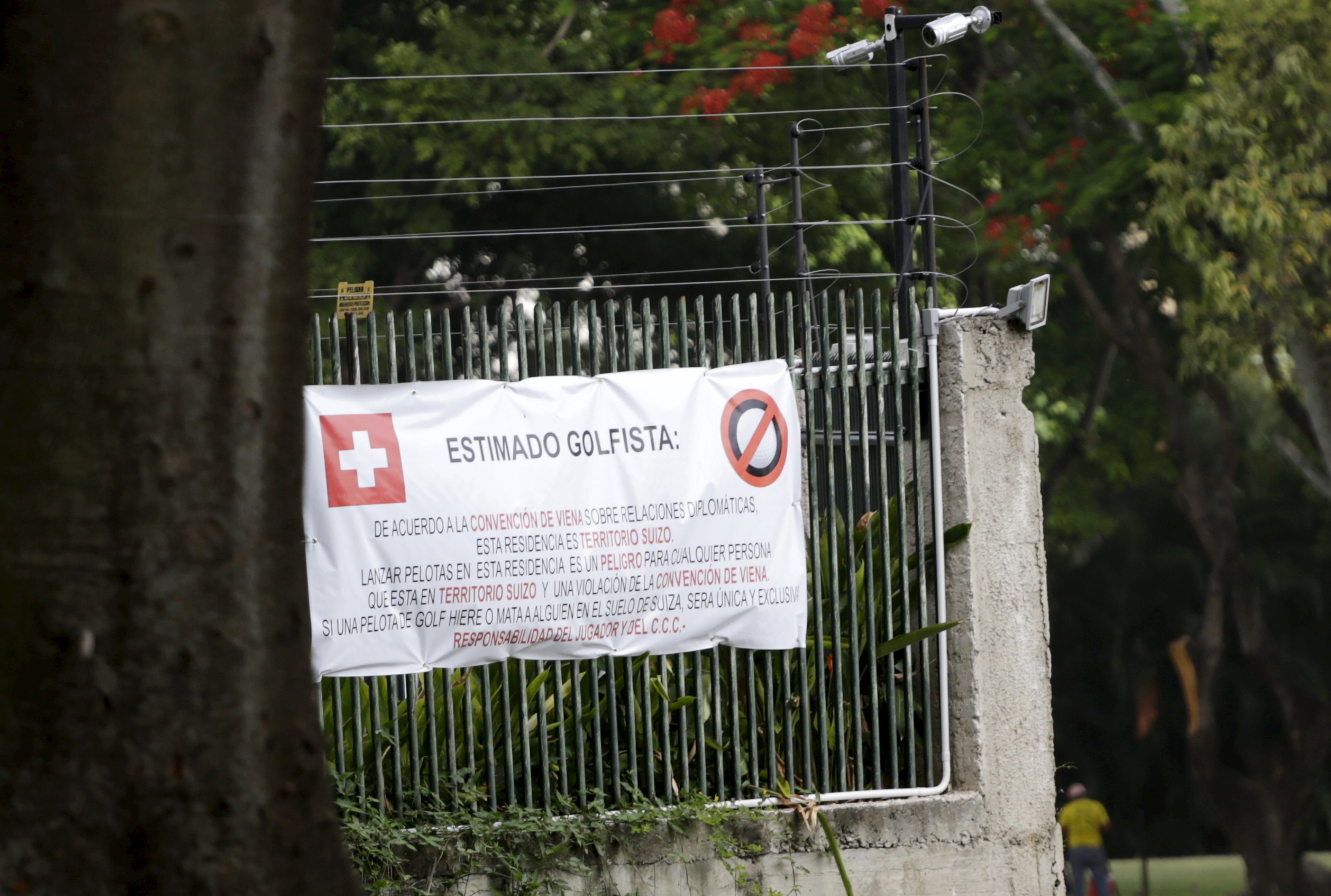 Suiza dice que pelotas de golf desviadas en el Caracas Country Club violan la Convención de Viena