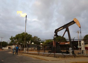 Petróleo venezolano bajó a 45,87 dólares