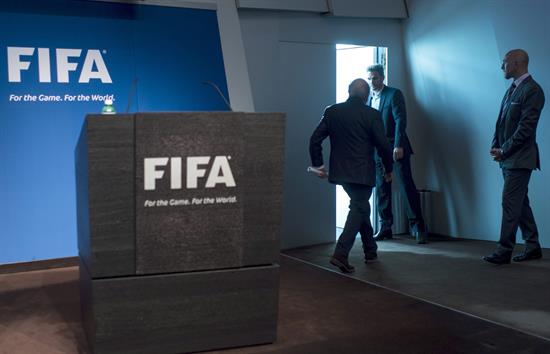 ¿Por qué Joseph Blatter ha cambiado de opinión en cinco días?