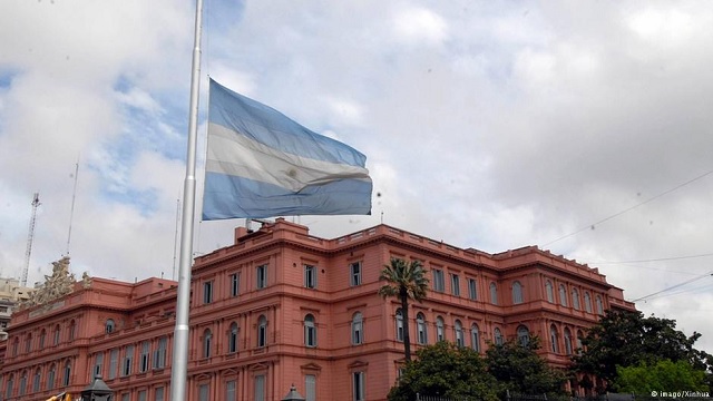 Gobierno argentino retira cuadros del Che Guevara y Perón de la Casa Rosada