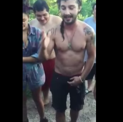 Shia LaBeouf y su intento de mostrar sus habilidades para rapear (Videos)