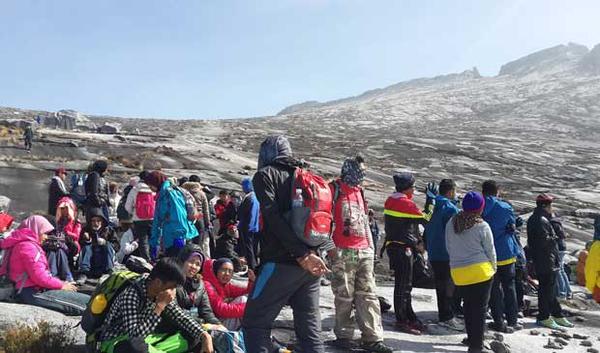 Sismo en Malasia deja varados a unos 160 escaladores en el Monte Kinabalu