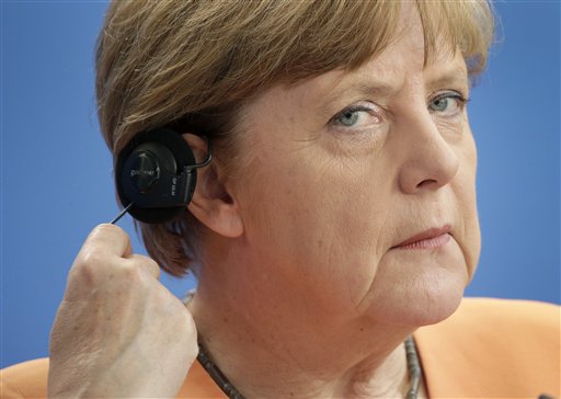 Merkel es criticada por su generosa política migratoria