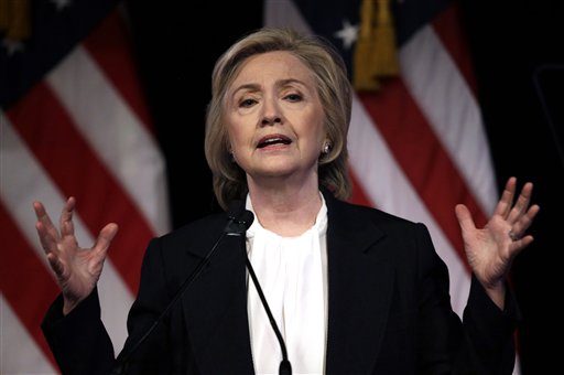 Popularidad de Hillary Clinton cae a mínimos tras polémica por correos