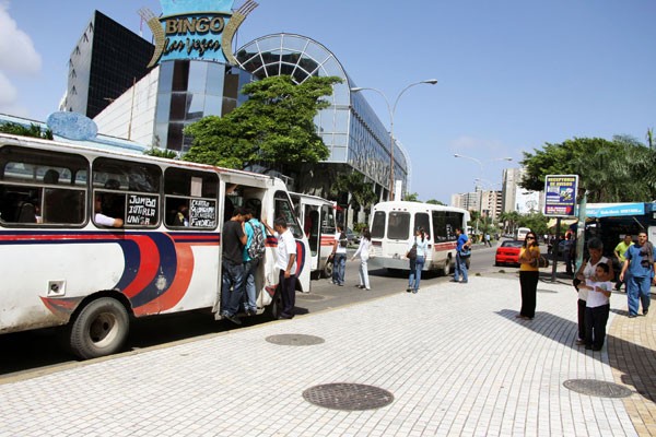 Alrededor del 80% del transporte público en la Isla podría paralizarse