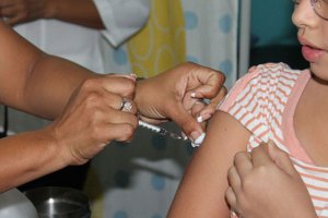 Falta de transporte afecta distribución de vacunas en ambulatorios de Valencia