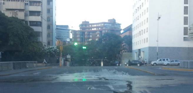 PNB cerró accesos a Plaza Venezuela por concentración de la MUD (Fotos)