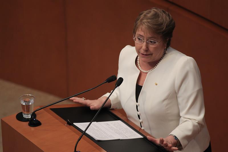 Bachelet promulga ley para mejorar la lucha contra la delincuencia