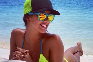 Yuvanna Montalvo calentó las playas de Aruba con un mini bikini (Fotos)