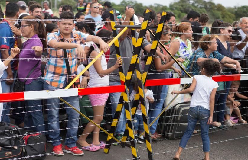 Menores que viven en Venezuela y estudian en Colombia asistieron a sus clases este lunes