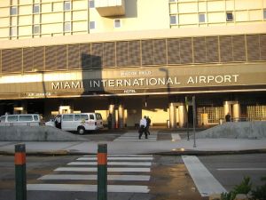 Aumenta flujo de pasajeros del Aeropuerto de Miami