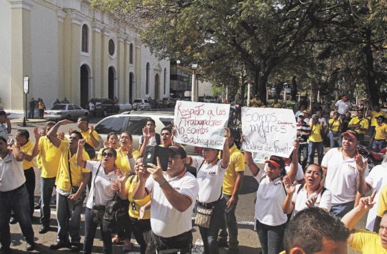 Trabajadores de supermercados en Zulia solicitan desbloqueo de cédulas