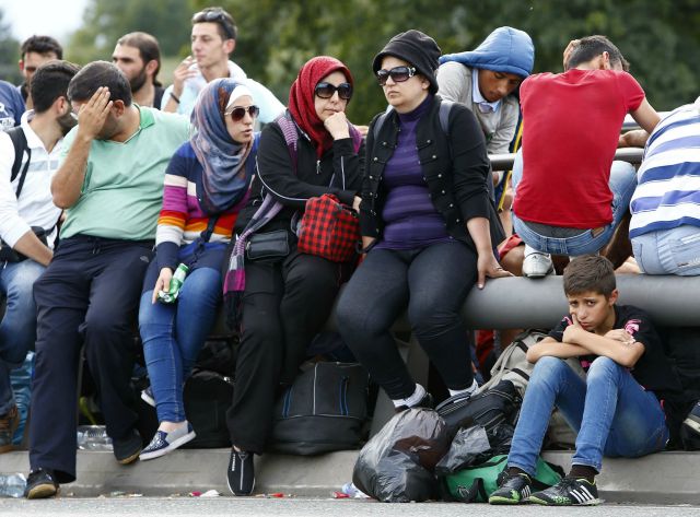 Grecia advierte contra xenofobia y refugiados temen caer bajo sospecha