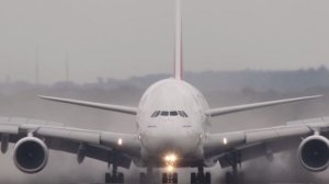 El terrorífico aterrizaje del avión más grande del mundo (Video)