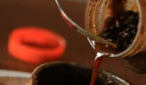 Picante de bachaco y termitas… ¿Lo comerías? (VIDEO)