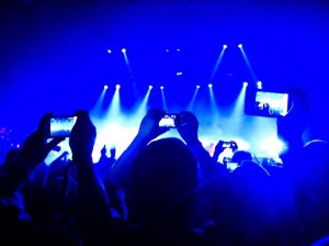 Crean un sistema para impedir tomar fotos y videos en conciertos y actos restringidos