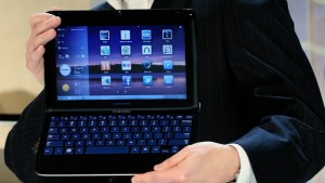 ¿Es mejor comprar un laptop o una tablet con teclado?