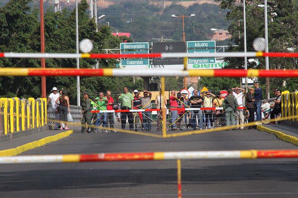 Alcaldes de la frontera dicen que a 90 días del cierre aún persiste el contrabando y el desabastecimiento