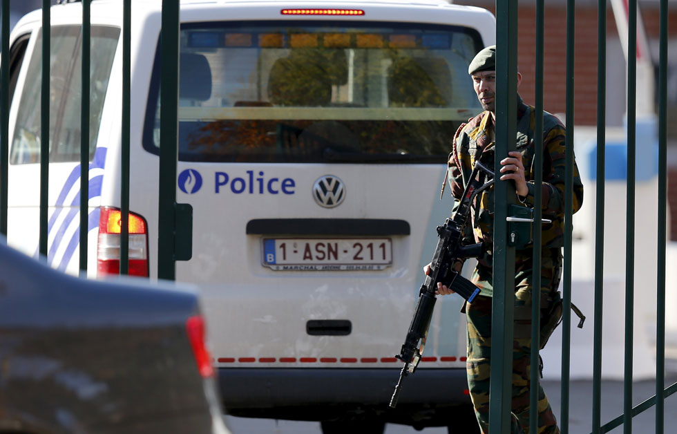 Un carro embiste cuartel militar en Bélgica, sin dejar heridos