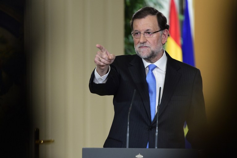 En Video: Vea el puñetazo que le dieron a Mariano Rajoy durante un acto electoral